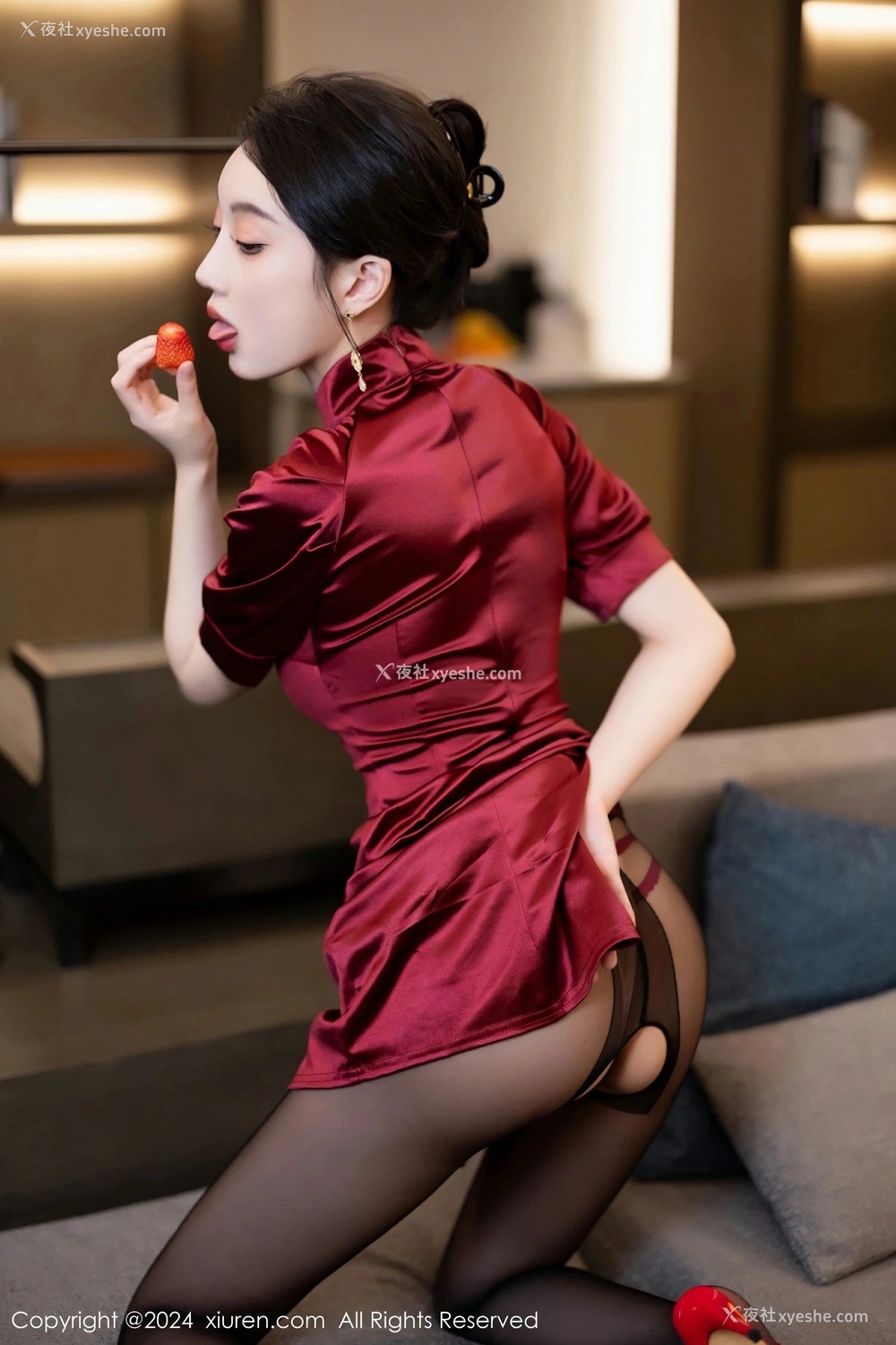 1P - [XiuRen秀人网] No.8479 玥儿玥