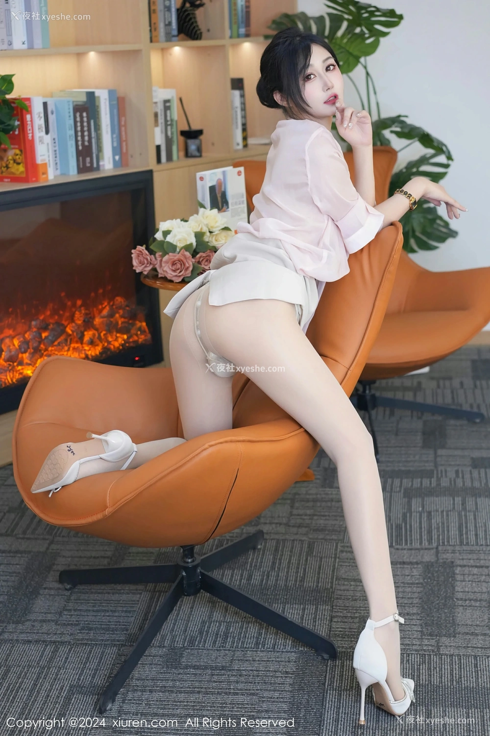 1P - [XiuRen秀人网] No.8477 laura阿姣