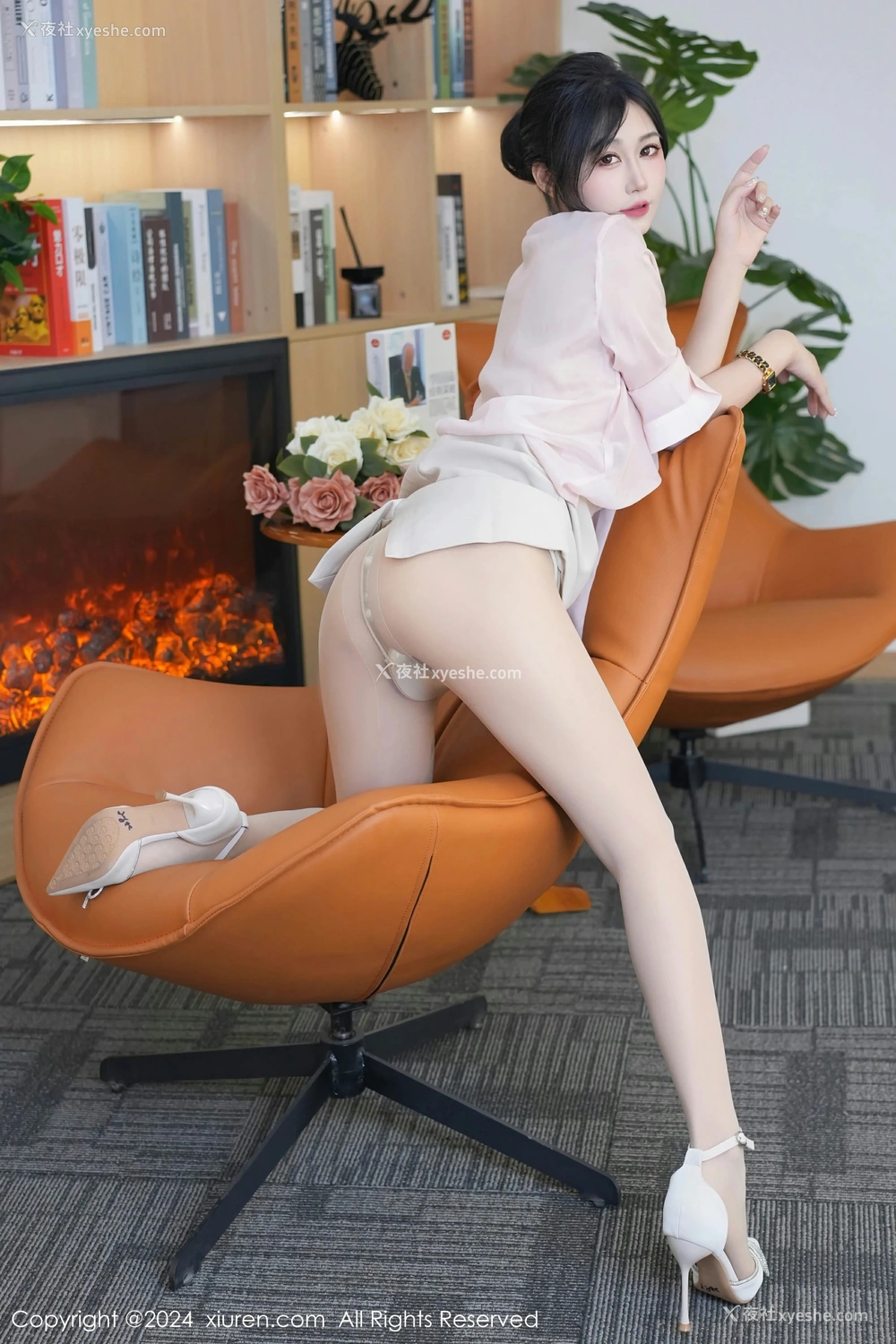 1P - [XiuRen秀人网] No.8477 laura阿姣