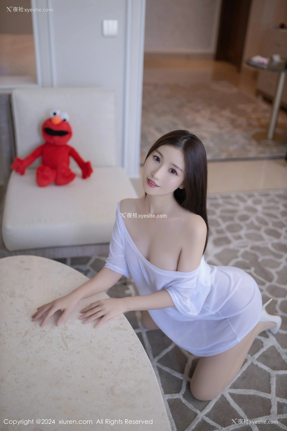 1P - [XiuRen秀人网] No.8834 杏子Yada
