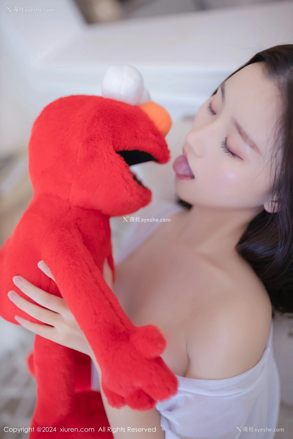 1P - [XiuRen秀人网] No.8834 杏子Yada