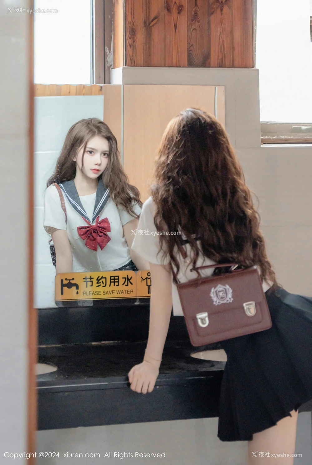 1P - [XiuRen秀人网] No.8948 拍黄瓜girl
