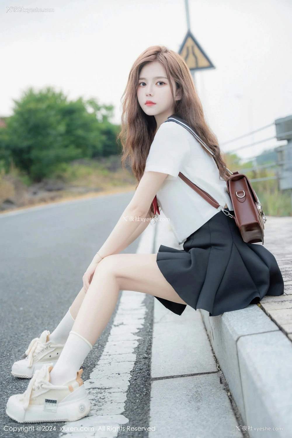 1P - [XiuRen秀人网] No.8948 拍黄瓜girl