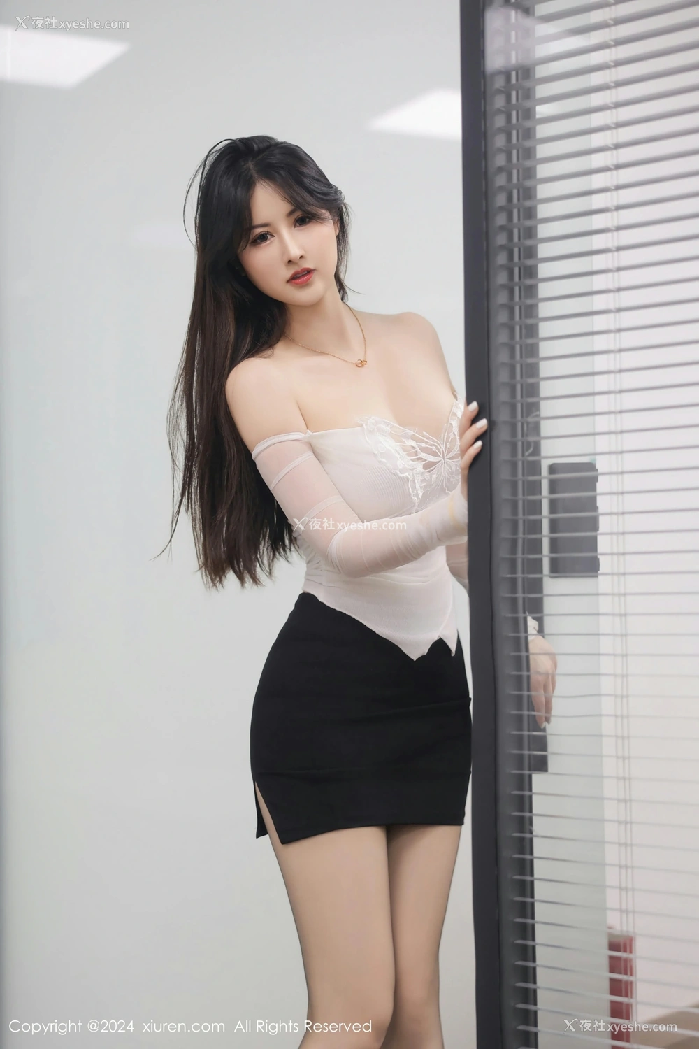 1P - [XiuRen秀人网] No.8766 诗诗kiki