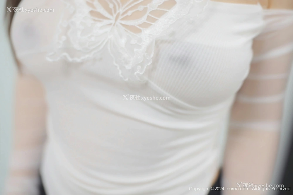 1P - [XiuRen秀人网] No.8766 诗诗kiki