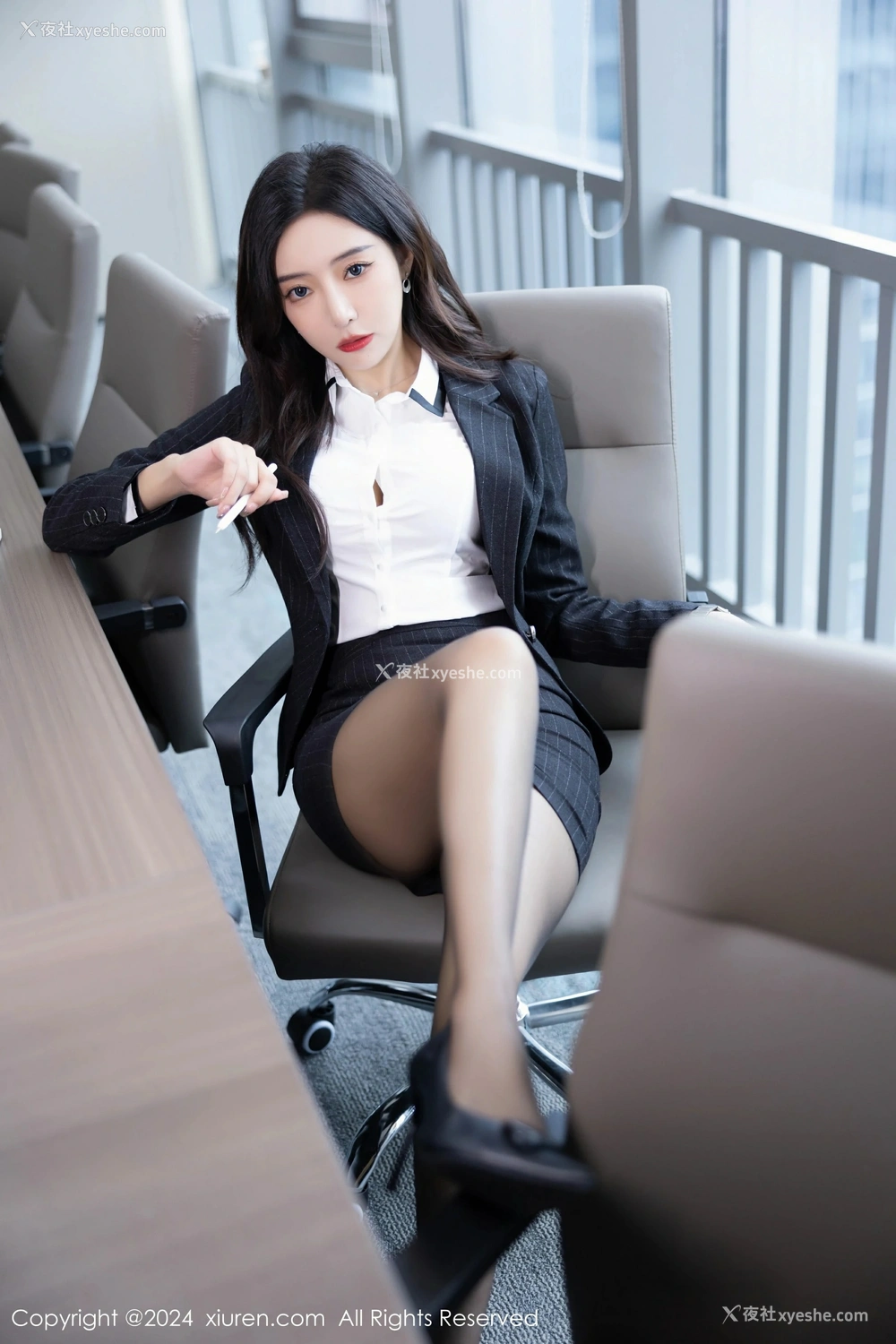 1P - [XiuRen秀人网] No.8656 王馨瑶yanni