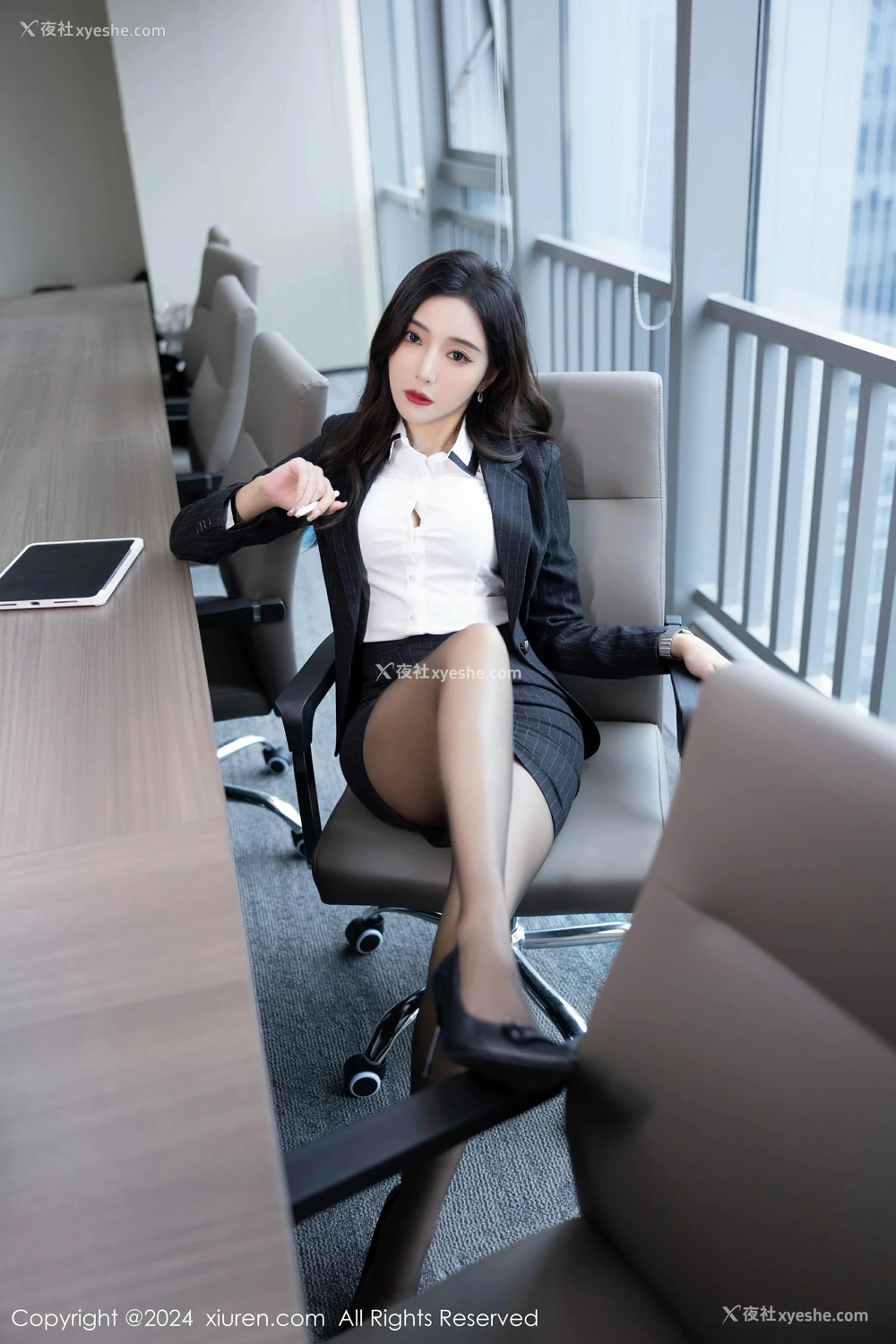 1P - [XiuRen秀人网] No.8656 王馨瑶yanni