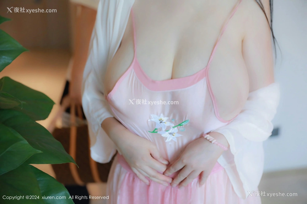 1P - [XiuRen秀人网] No.8724 陈柒柒