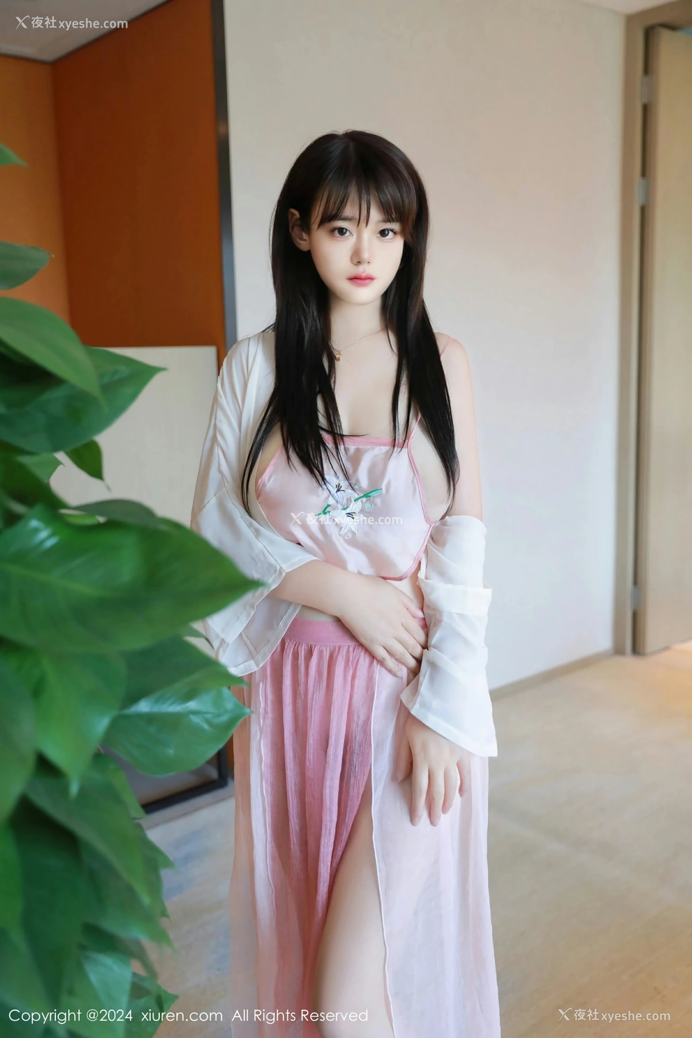 1P - [XiuRen秀人网] No.8724 陈柒柒