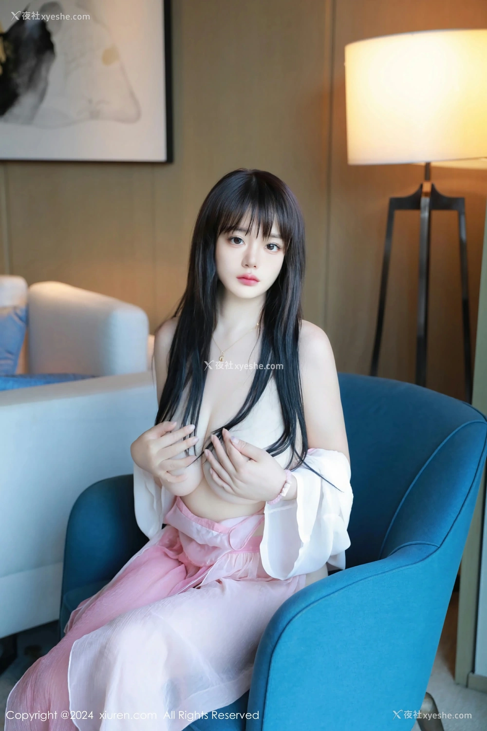 1P - [XiuRen秀人网] No.8724 陈柒柒