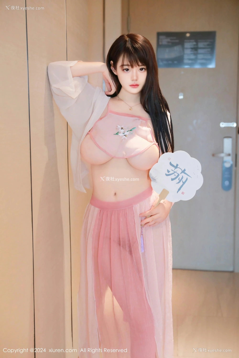 1P - [XiuRen秀人网] No.8724 陈柒柒