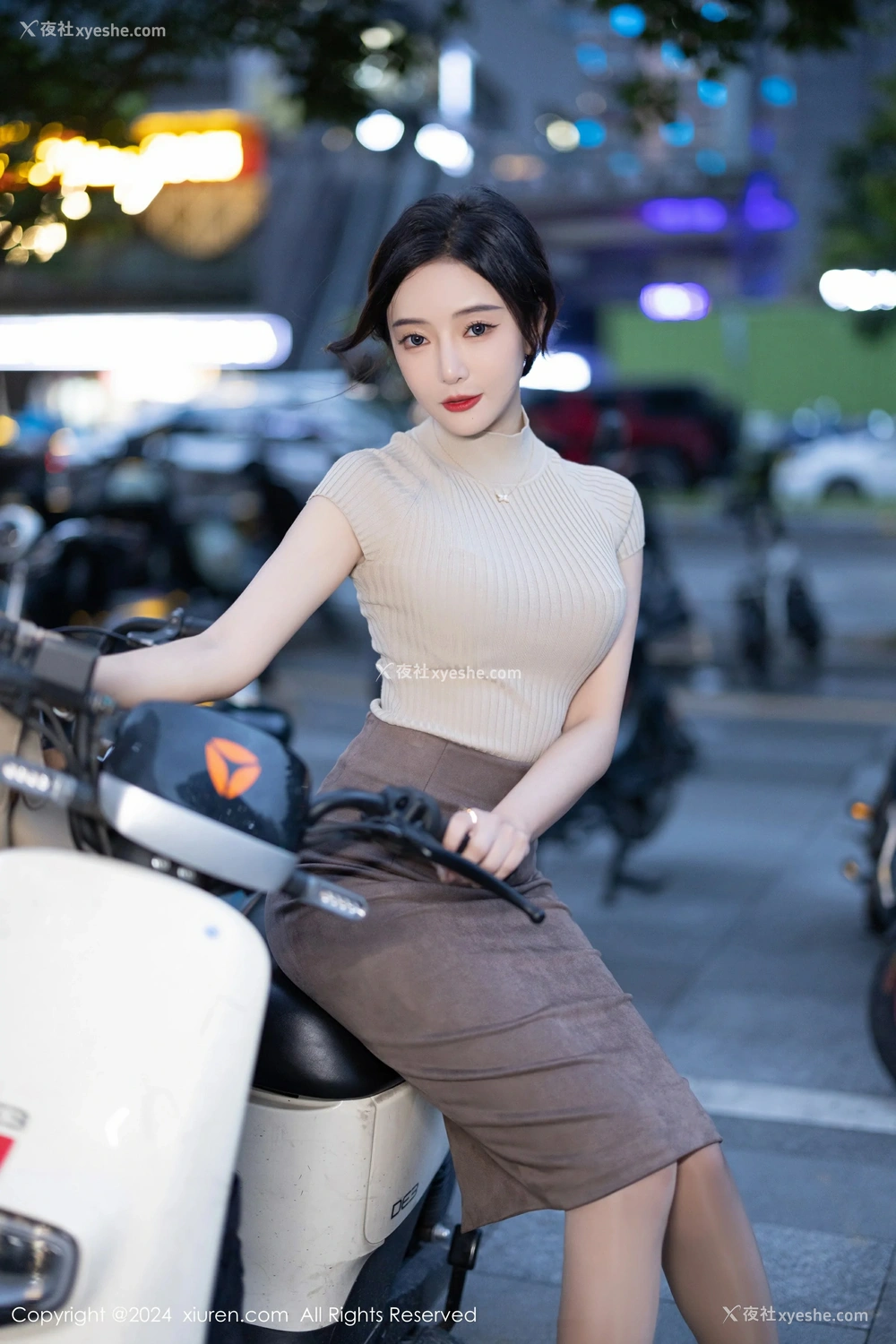 1P - [XiuRen秀人网] No.8741 王馨瑶yanni