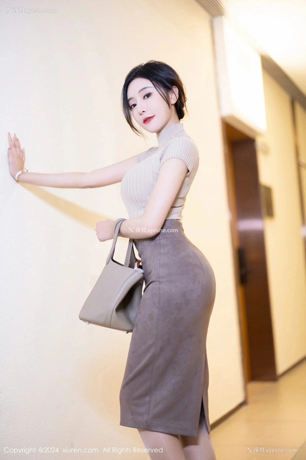 1P - [XiuRen秀人网] No.8741 王馨瑶yanni