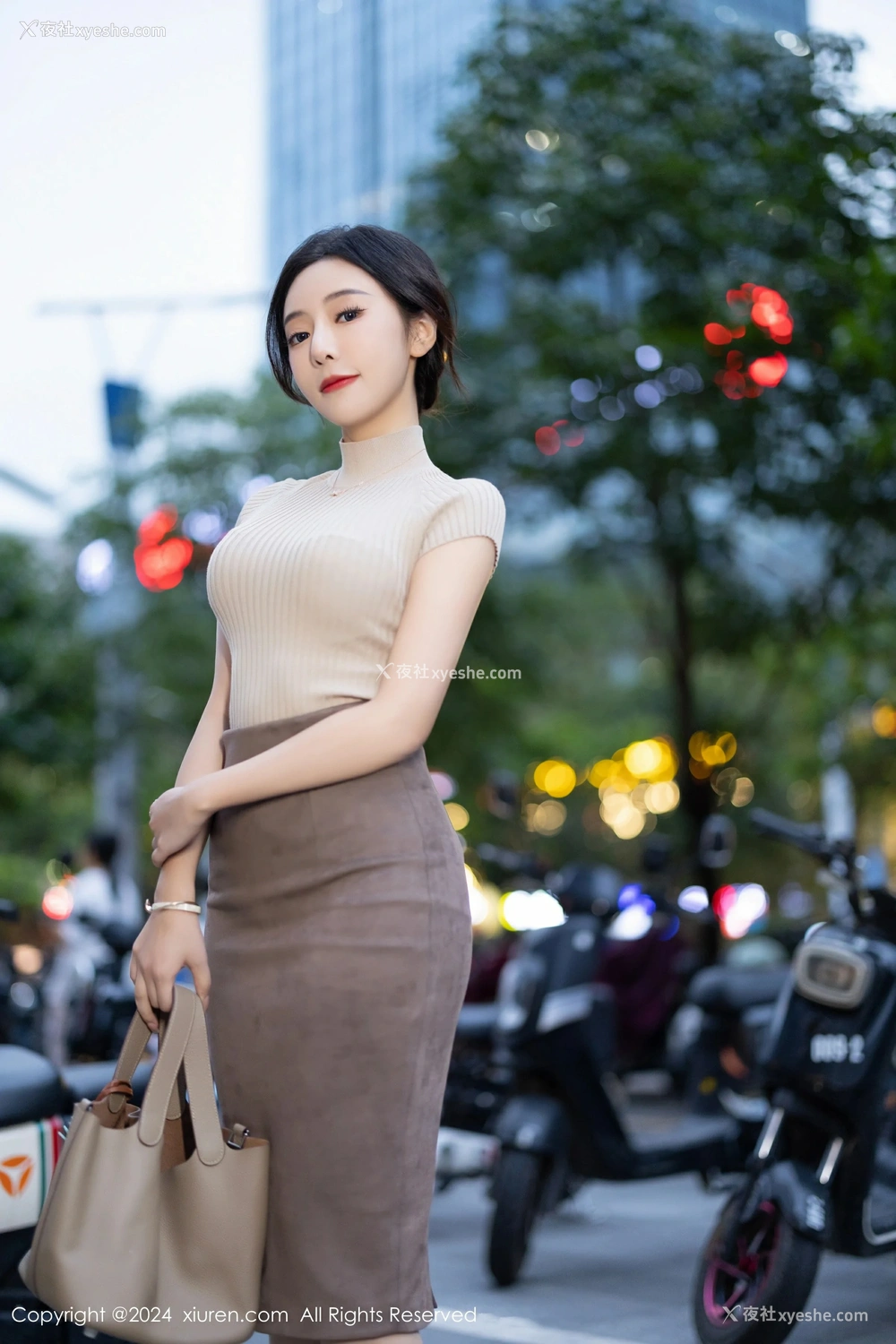 1P - [XiuRen秀人网] No.8741 王馨瑶yanni