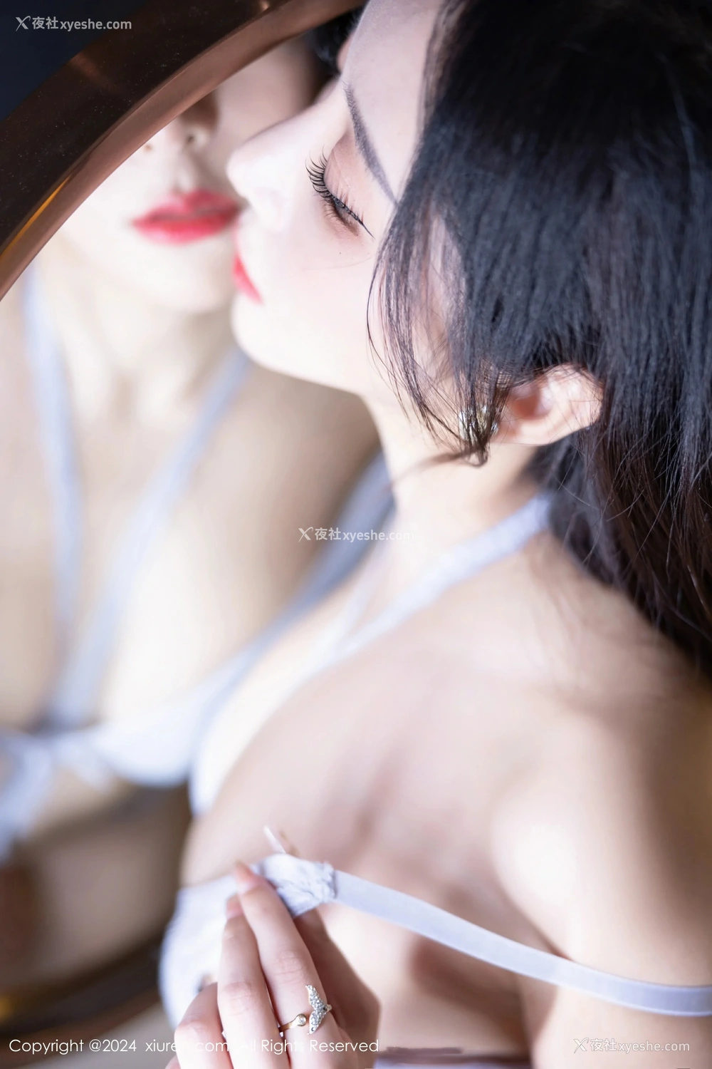 1P - [XiuRen秀人网] No.8741 王馨瑶yanni