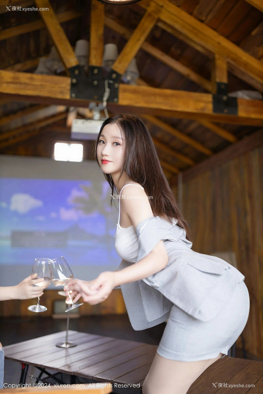 1P - [XiuRen秀人网] No.9474 杏子Yada