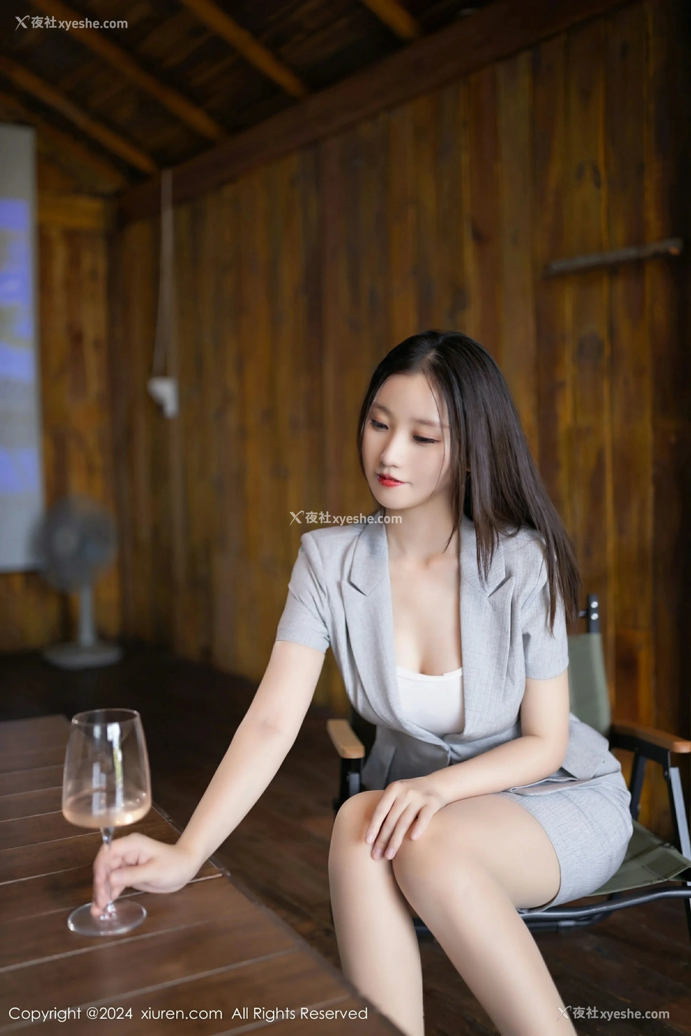 1P - [XiuRen秀人网] No.9474 杏子Yada