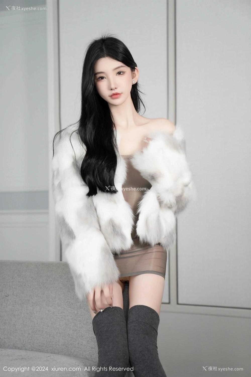 1P - [XiuRen秀人网] No.8383 周于希Sally