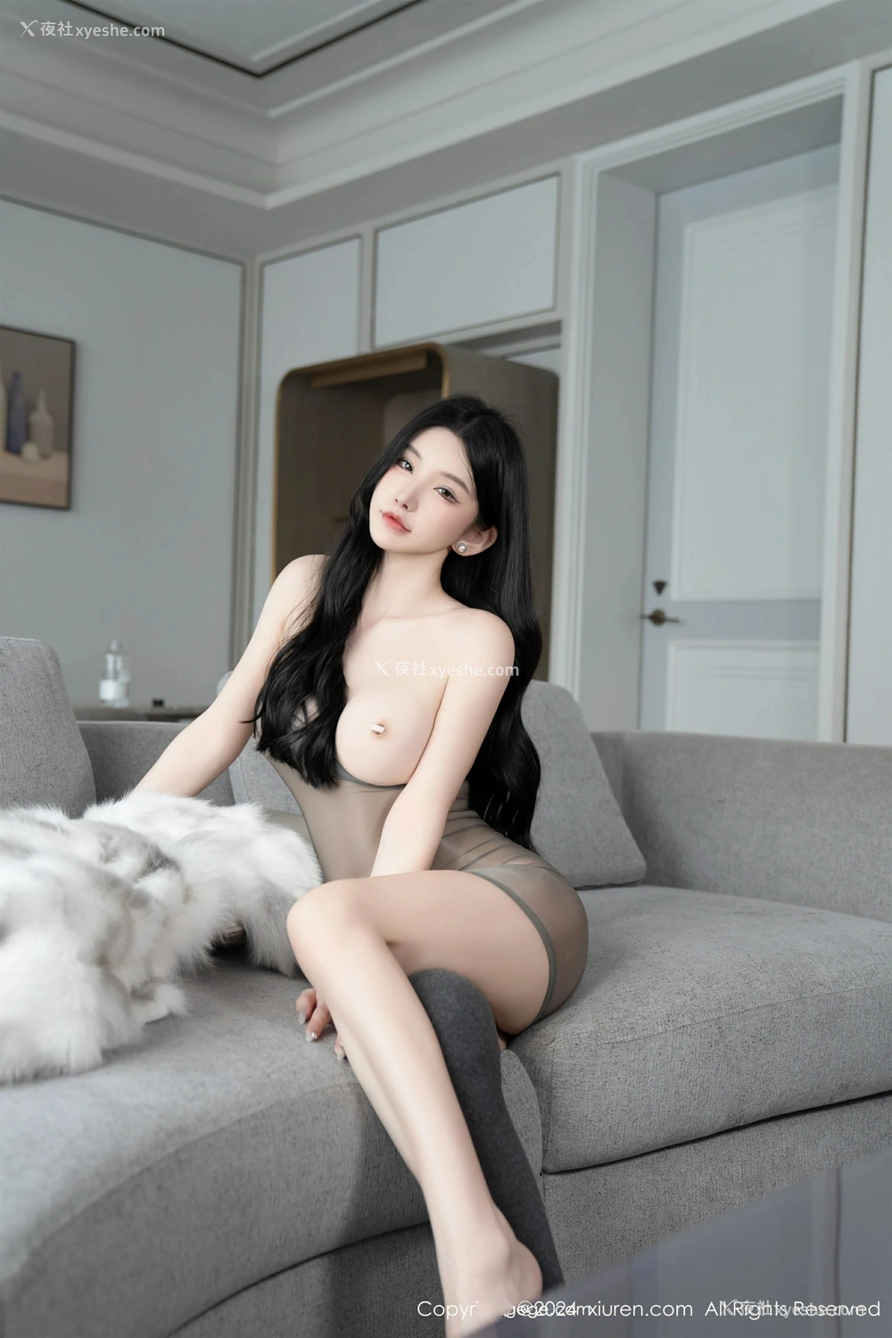 1P - [XiuRen秀人网] No.8383 周于希Sally