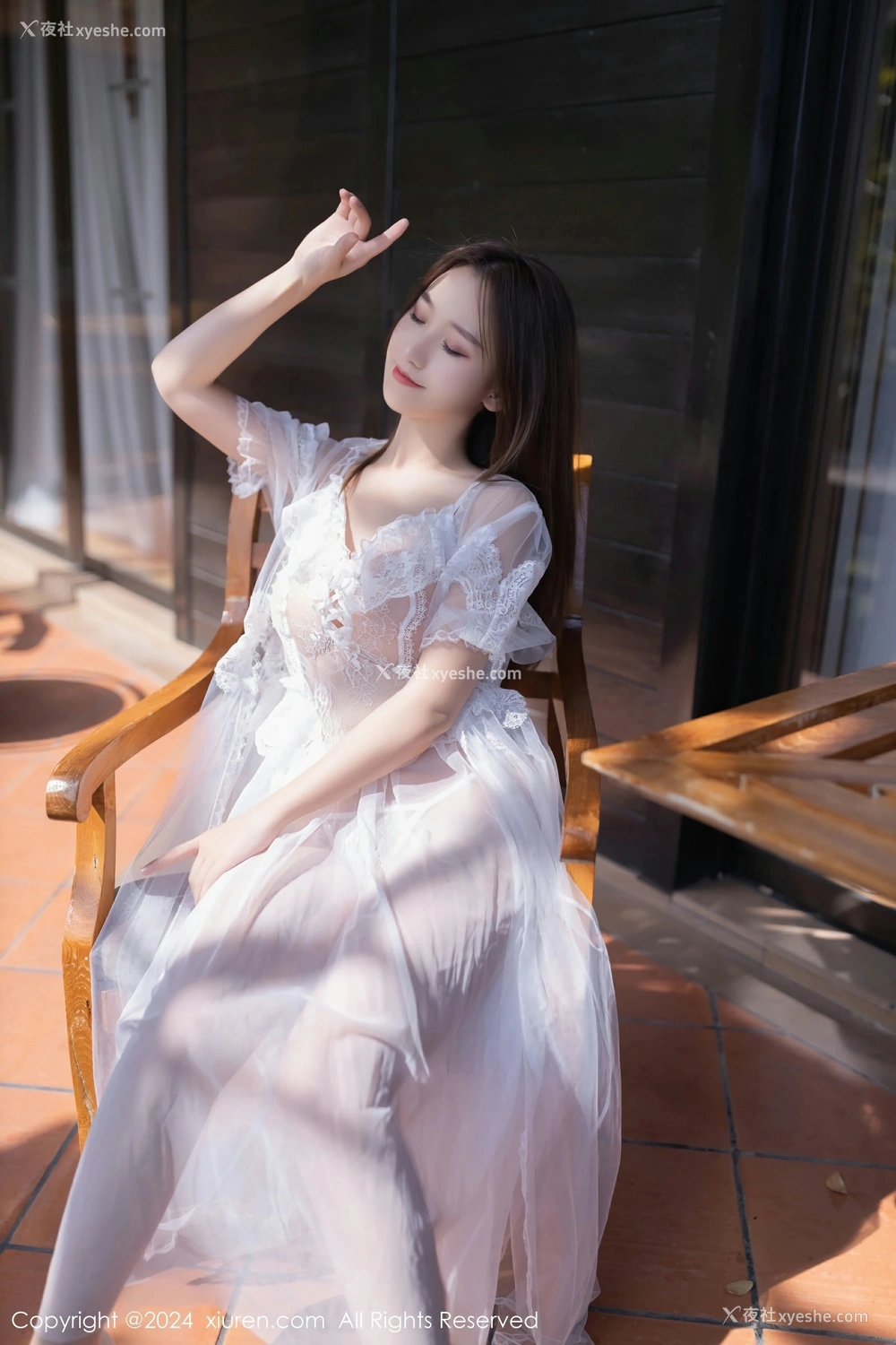 1P - [XiuRen秀人网] No.8302 杏子Yada