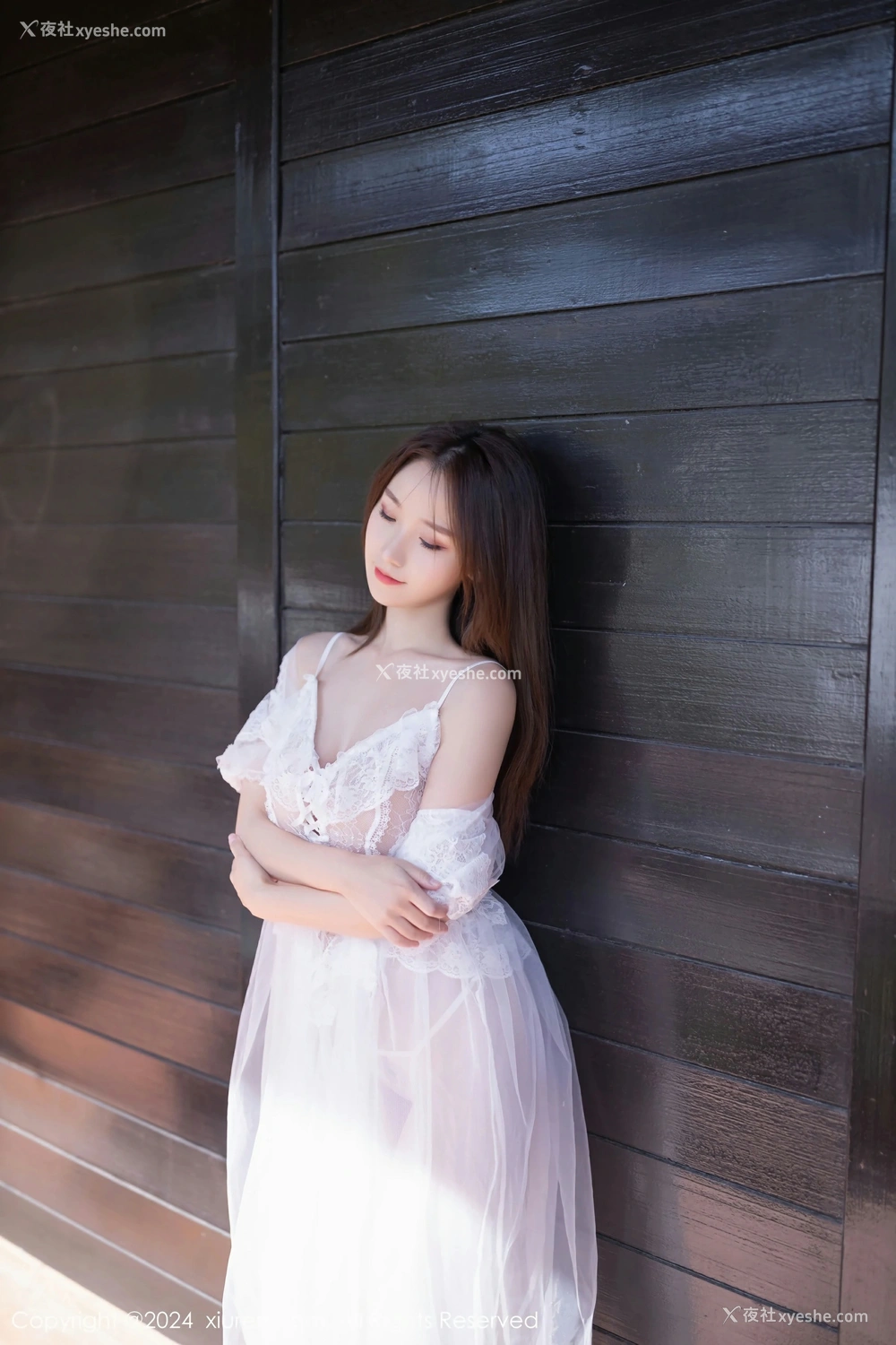 1P - [XiuRen秀人网] No.8302 杏子Yada