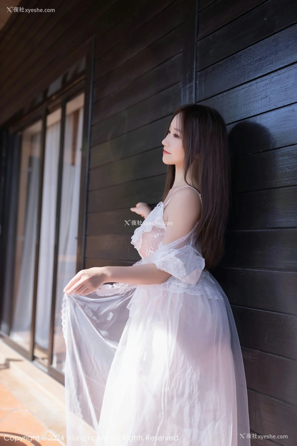 1P - [XiuRen秀人网] No.8302 杏子Yada