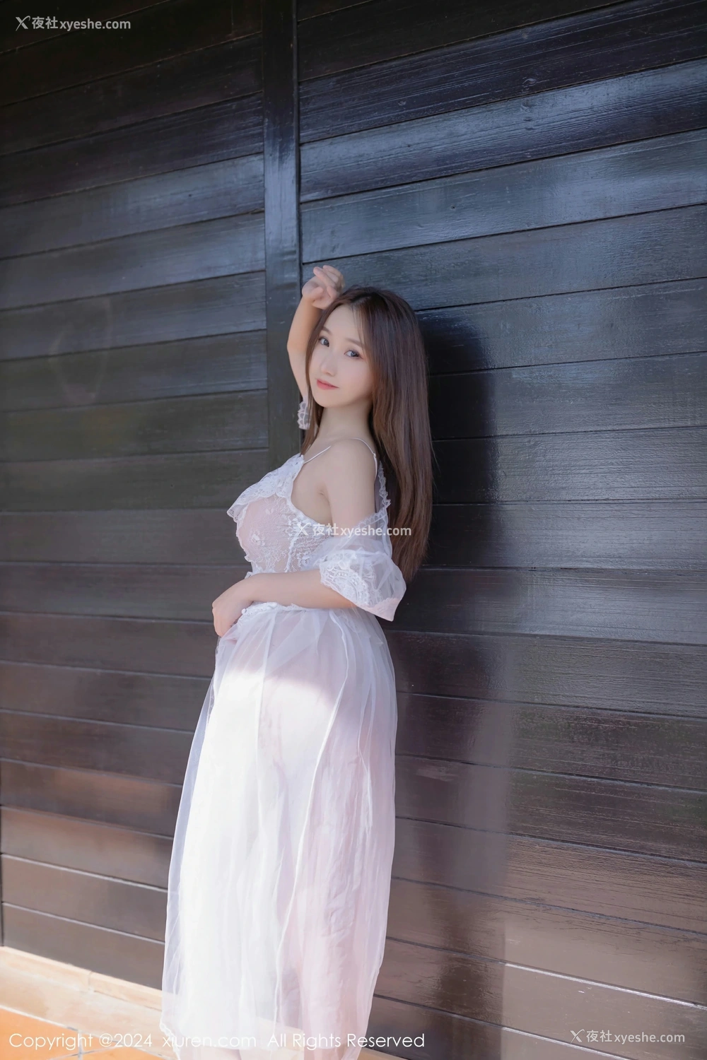 1P - [XiuRen秀人网] No.8302 杏子Yada