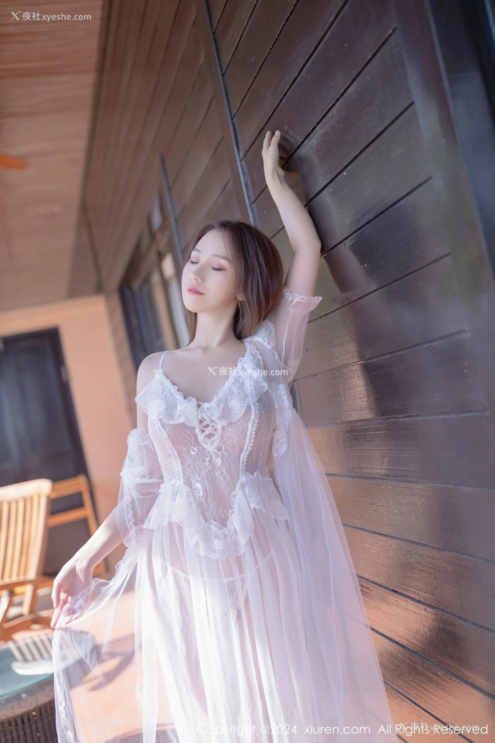 1P - [XiuRen秀人网] No.8302 杏子Yada