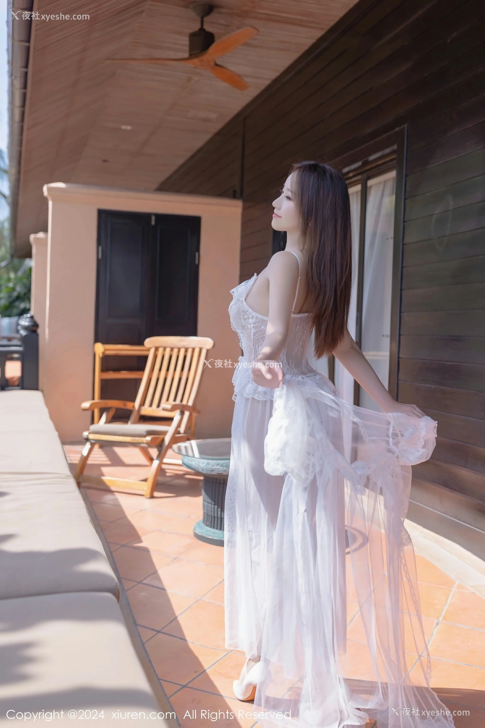 1P - [XiuRen秀人网] No.8302 杏子Yada
