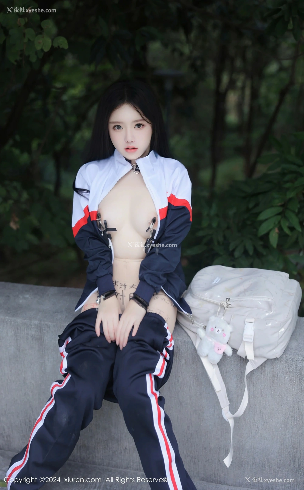 1P - [XiuRen秀人网] No.8335 小薯条nienie