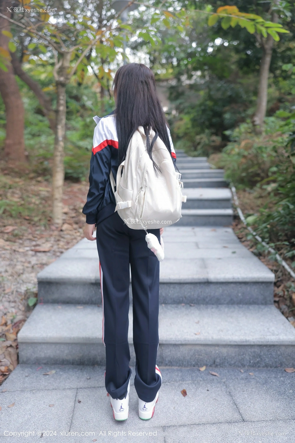 1P - [XiuRen秀人网] No.8335 小薯条nienie