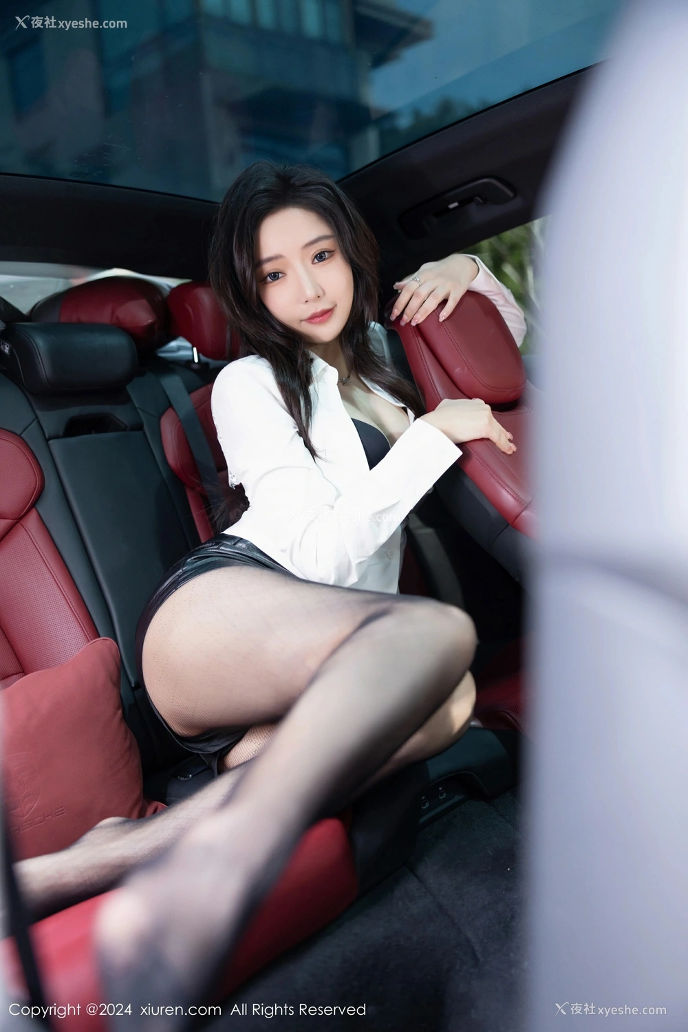 1P - [XiuRen秀人网] No.8314 王馨瑶yanni