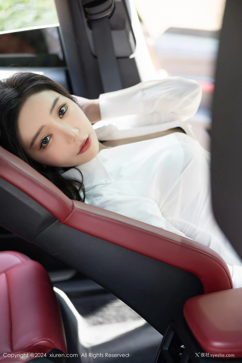 1P - [XiuRen秀人网] No.8314 王馨瑶yanni