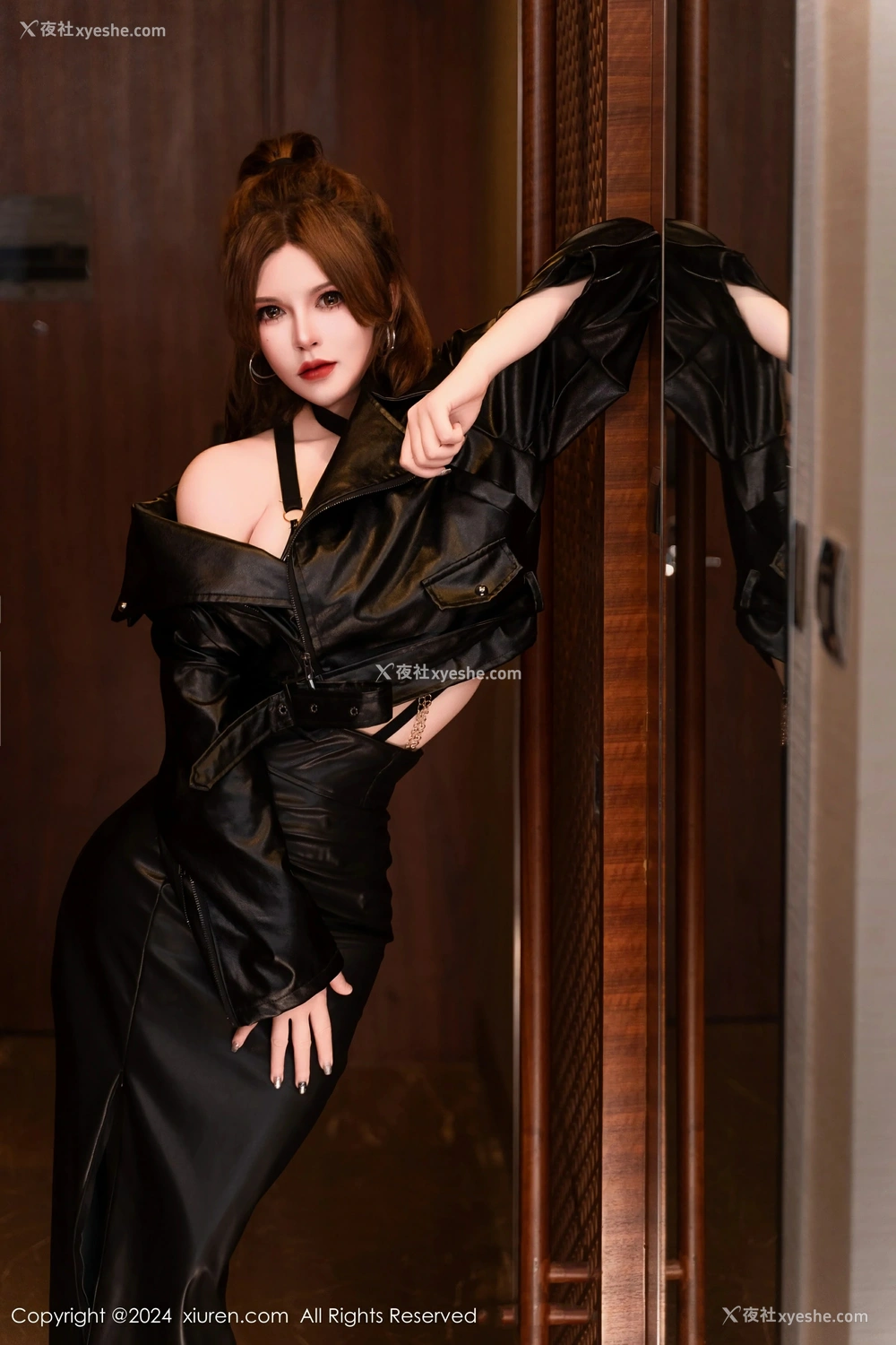 1P - [XiuRen秀人网] No.8305 伊丽莎有点白