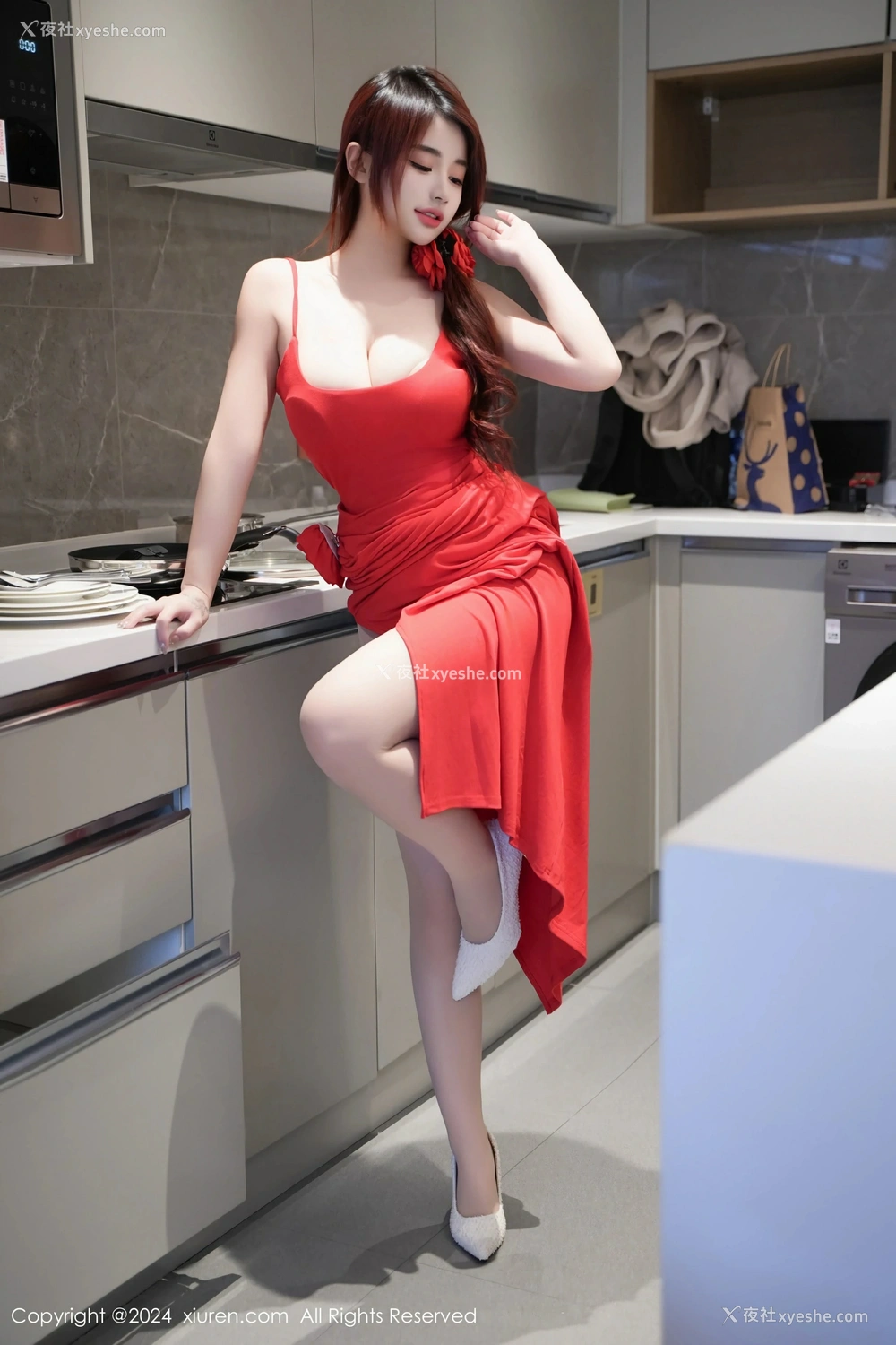 1P - [XiuRen秀人网] No.8313 美七 Mia