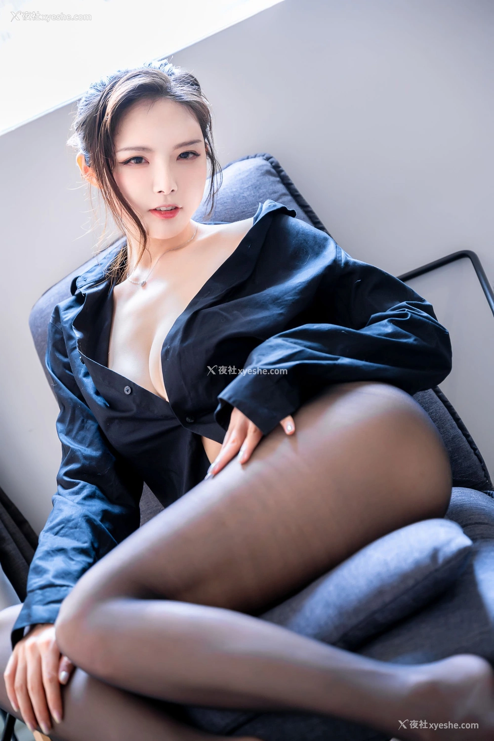 1P - 秋和柯基《黑色衬衫》
