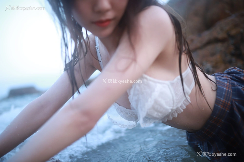 1P - 抖娘·利世《海边黑丝》