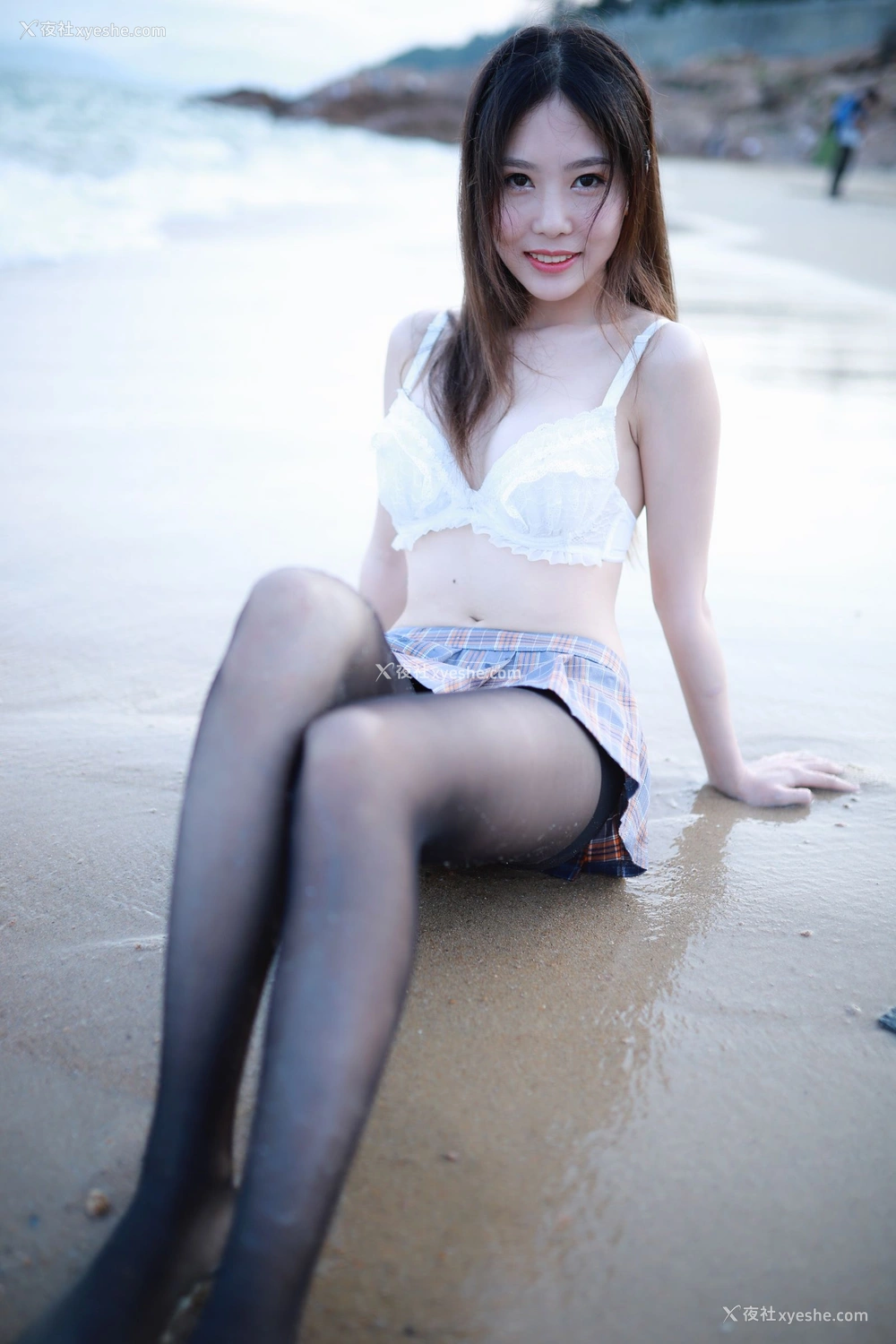 1P - 抖娘·利世《海边黑丝》