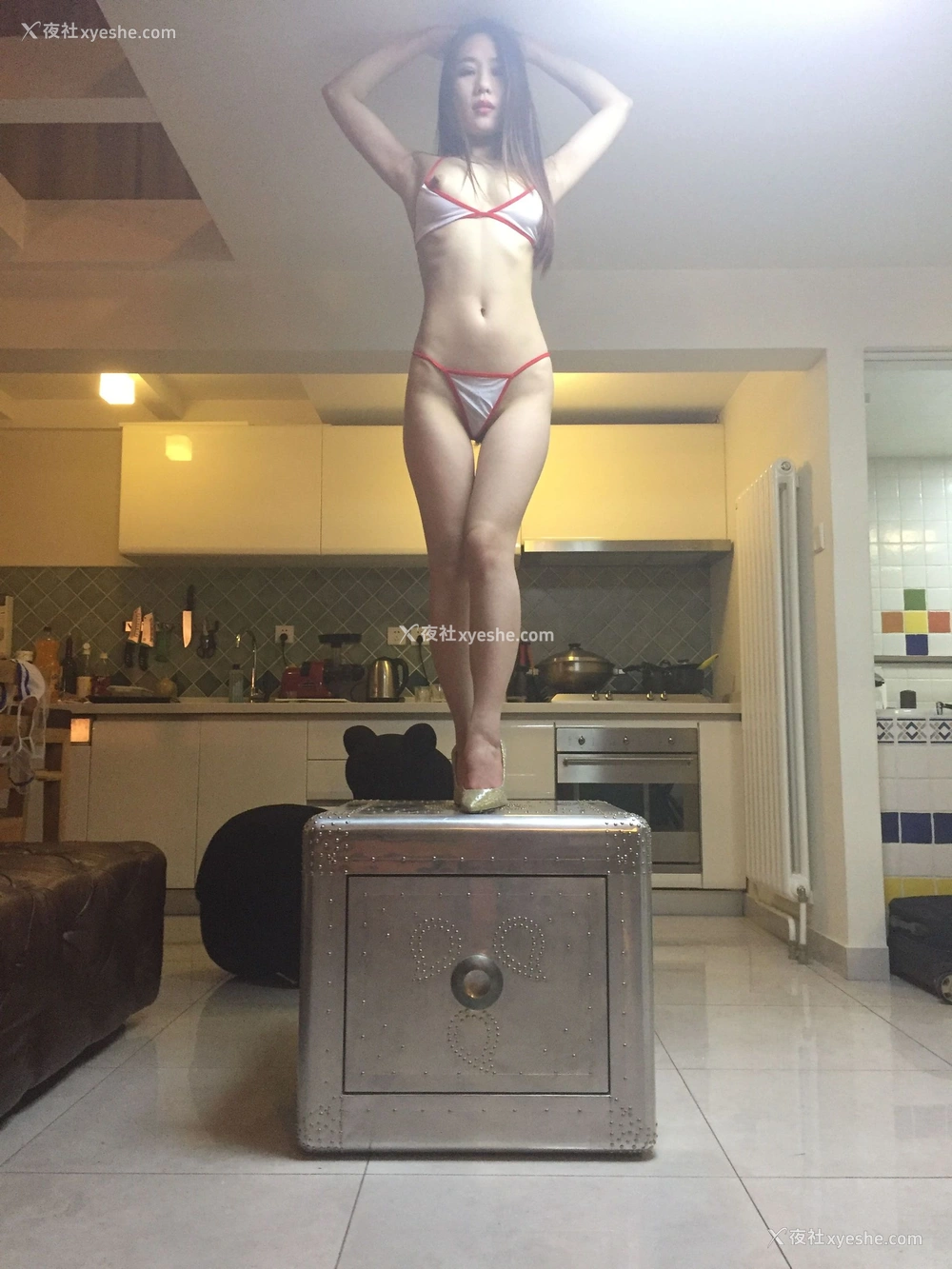 1P - 国模苏夏大尺度人体私拍套图