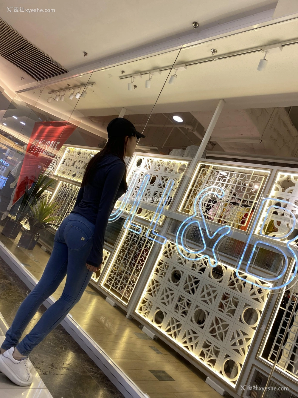 1P - 【网络收集】秀人网模特 芝芝Booty 福利合集