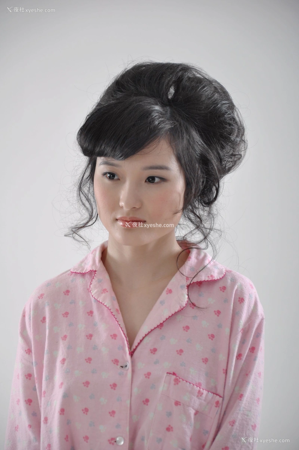 1P - 国模亚美人体私拍套图