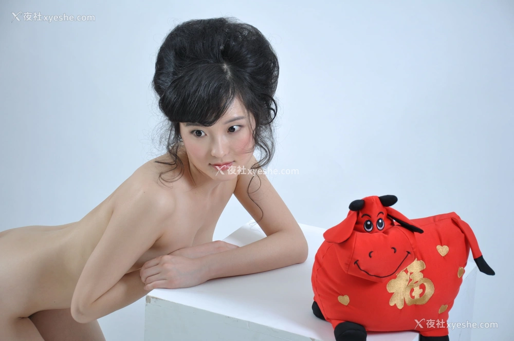 1P - 国模亚美人体私拍套图