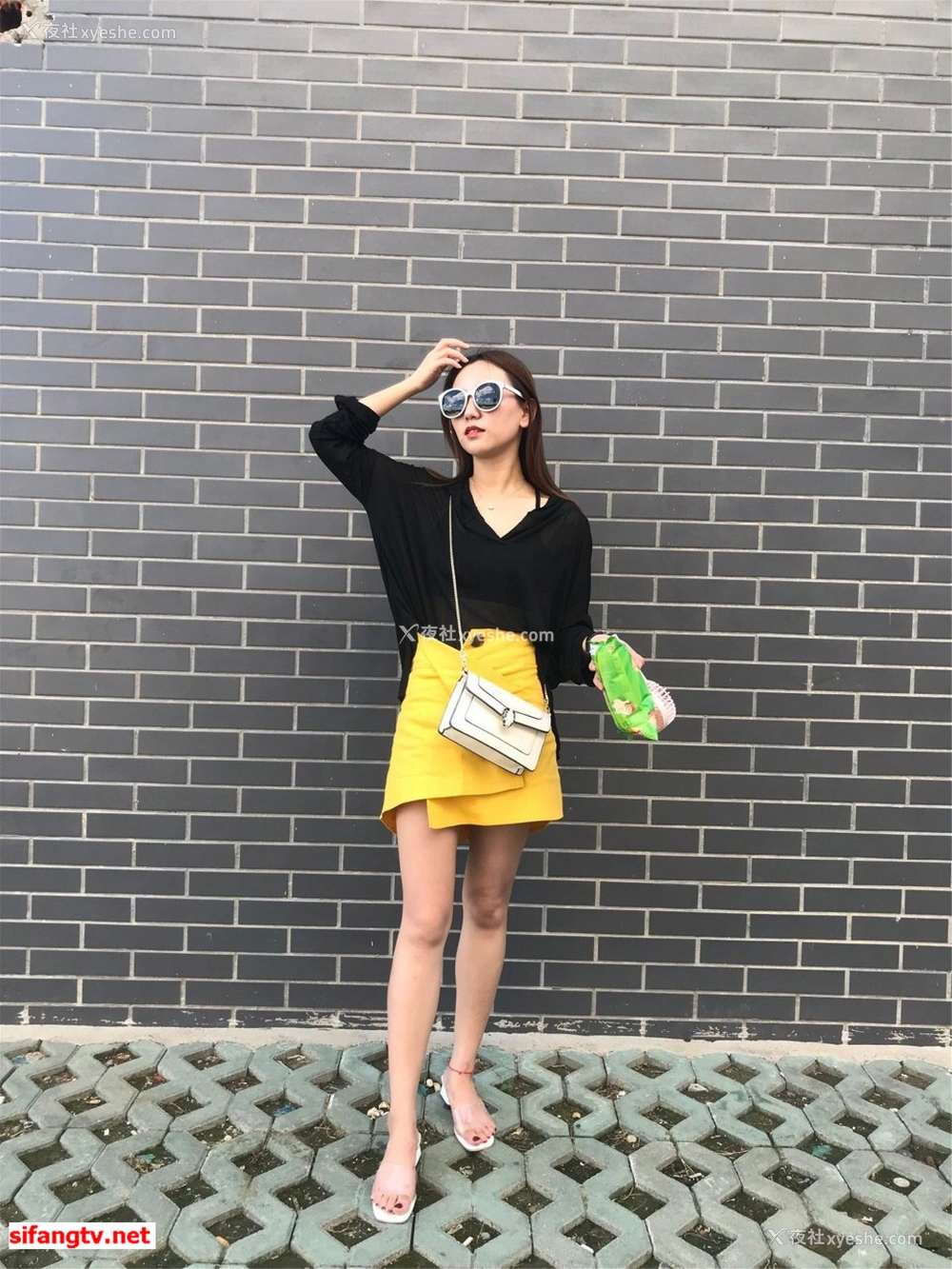 1P - 美女如云，某高端换妻私密群内部泄露