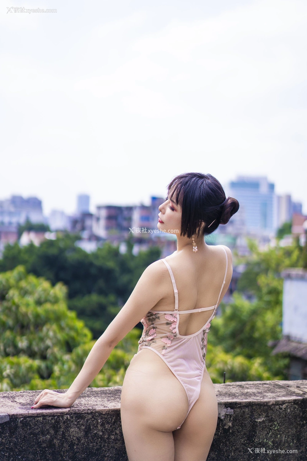 1P - 秋和柯基《天台》