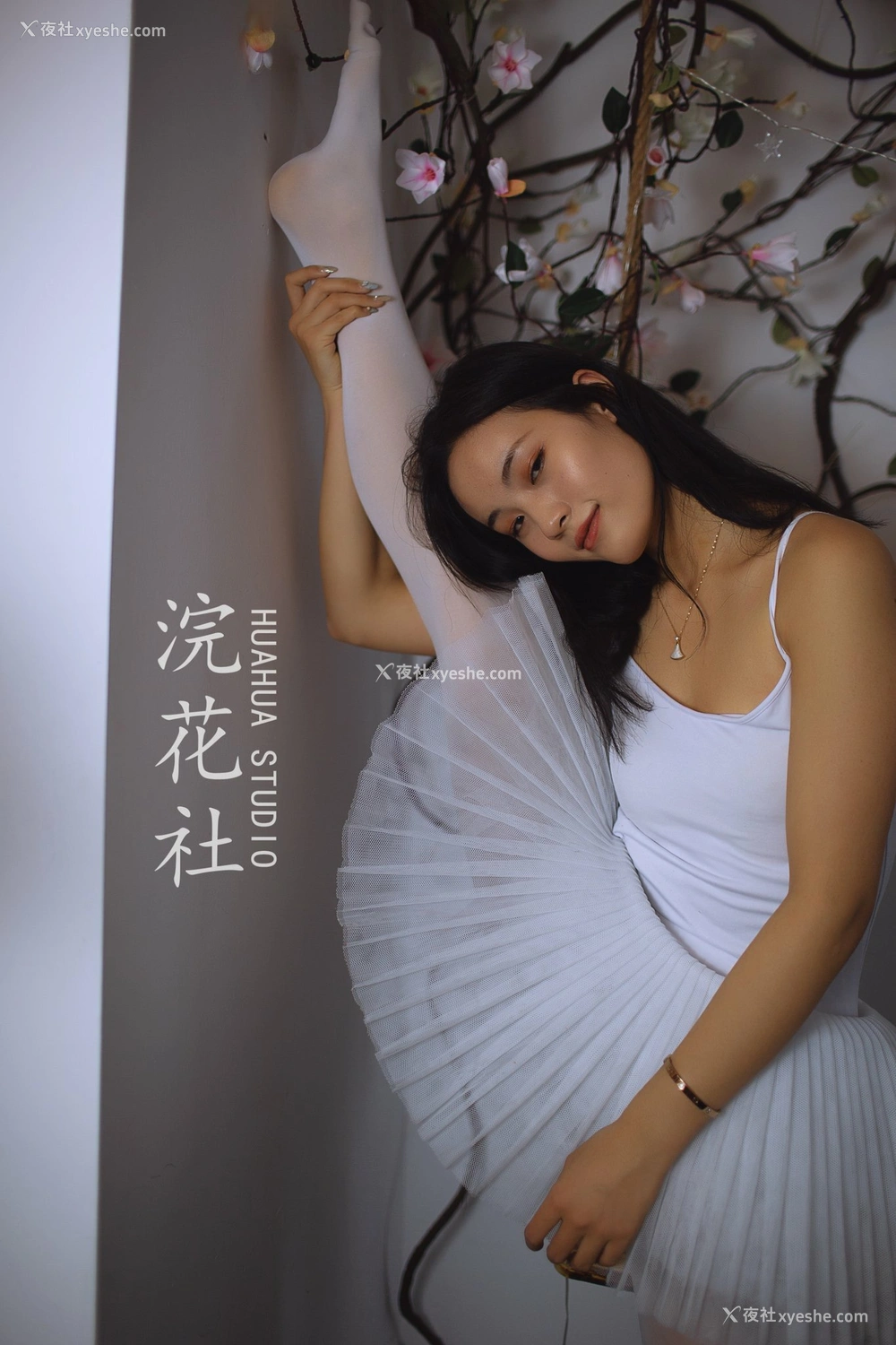 1P - 【网络收集】浣花社人体私拍写真Dinggege6叁点美女集合