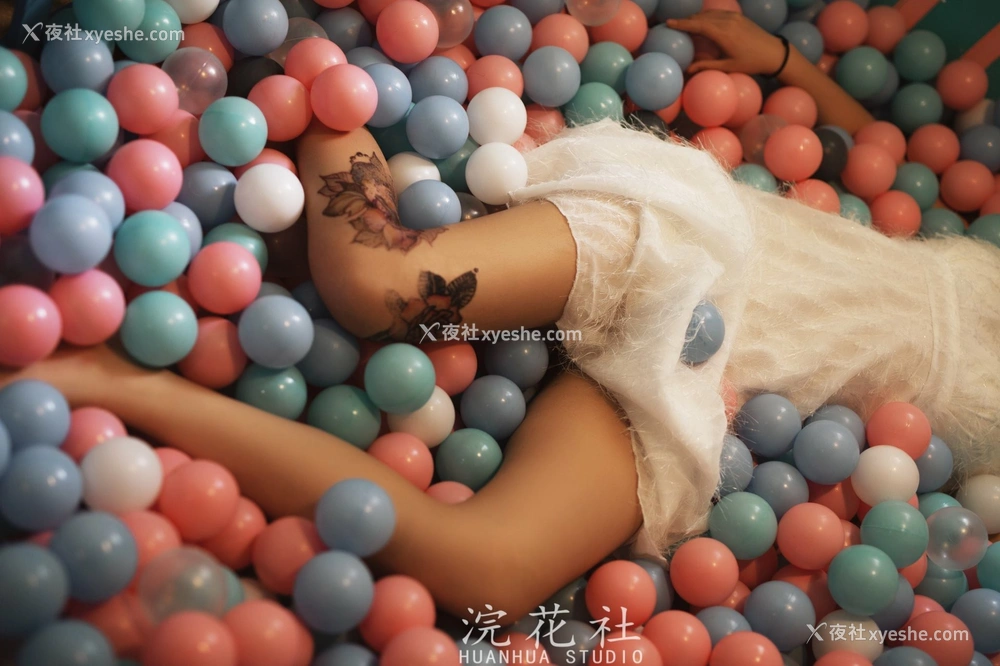 1P - 【网络收集】浣花社人体私拍写真Dinggege6叁点美女集合