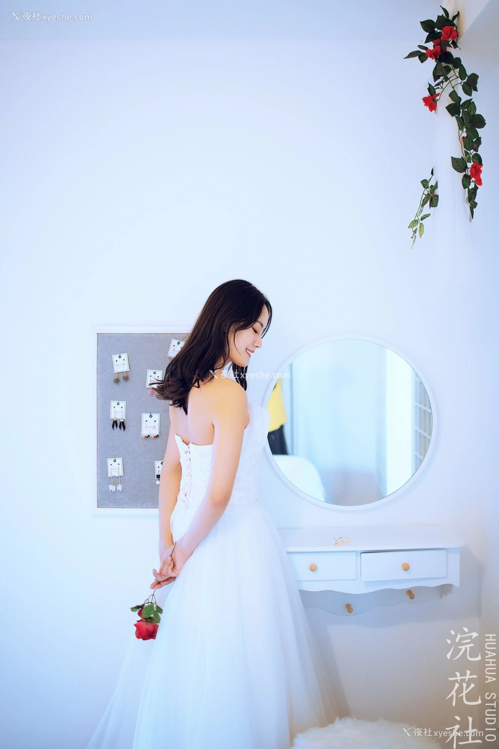1P - 【网络收集】浣花社人体私拍写真Dinggege6叁点美女集合