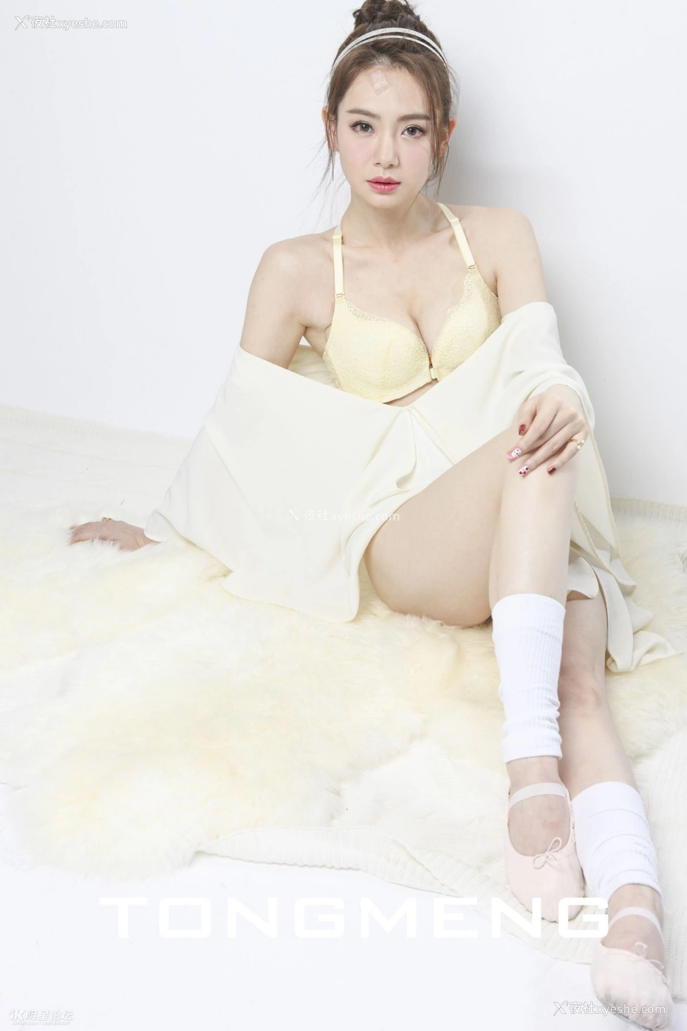 1P - 戚薇性感内衣秀