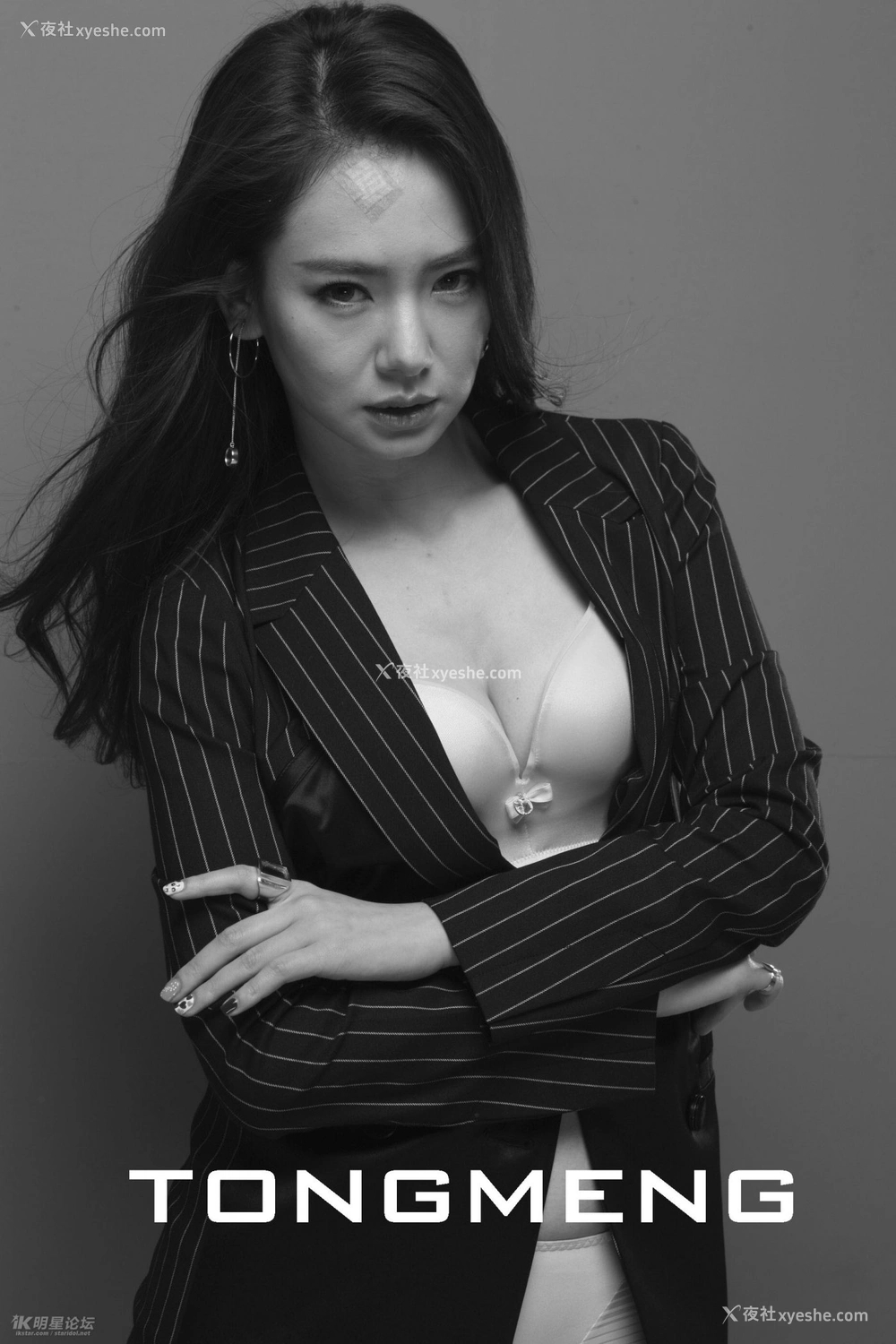 1P - 戚薇性感内衣秀