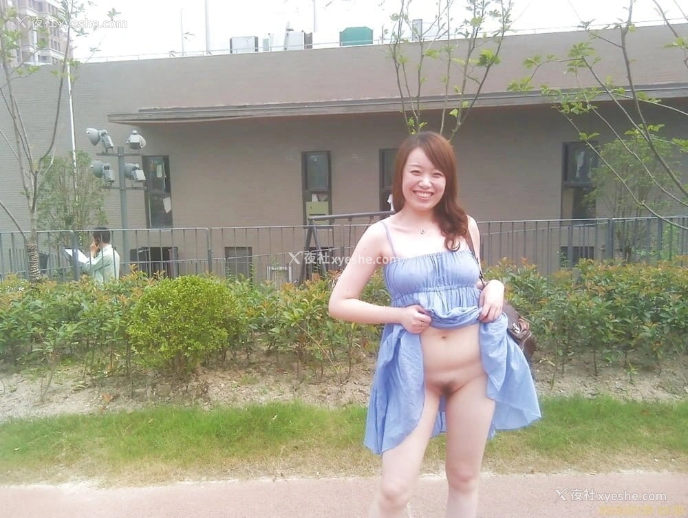 1P - 素人人妻开始尝试各种户外露出